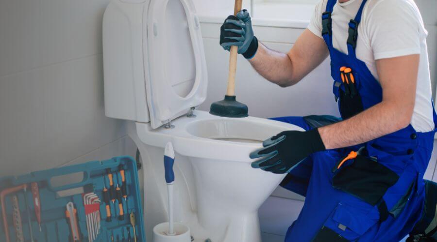 Expert burst pipe repair services in Laurel Hill, FL